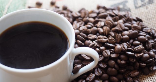 その乾燥肌、カフェインが原因かも!? コーヒー習慣を変えると肌はもっと美しくなる！