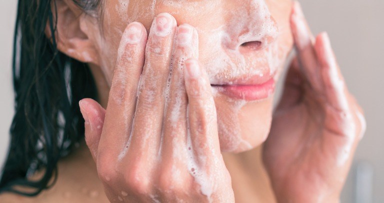 赤ら顔を解消する方法。 4. 脂漏性皮膚炎