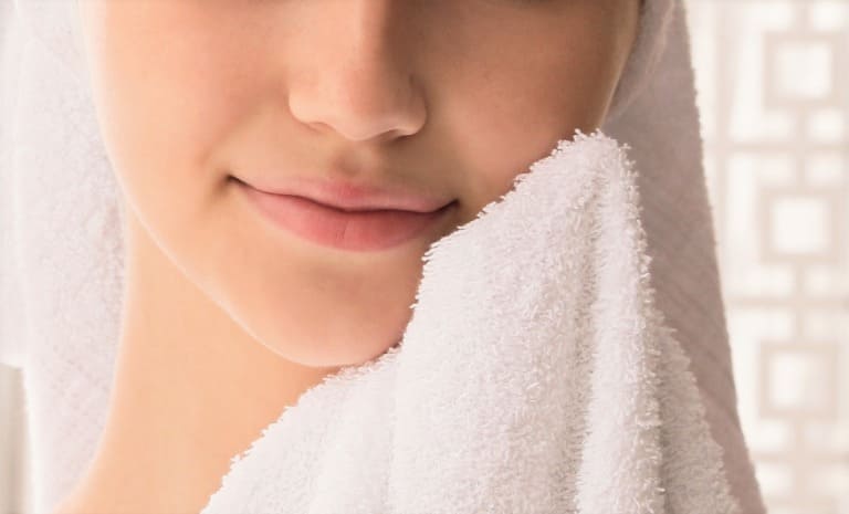 正しい洗顔の仕方で潤い肌へ！NG行動と正しい洗顔方法、泡洗顔紹介 